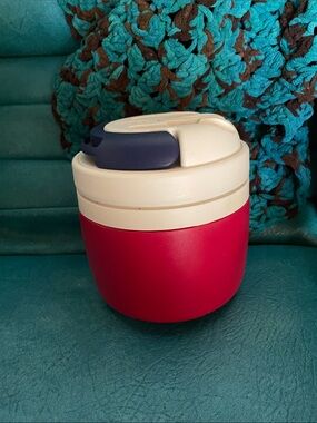 Igloo Red and White Insulated Sports Cooler Jar with Navy handle